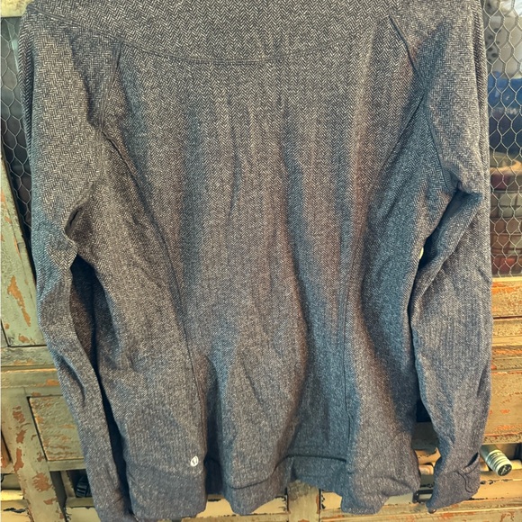 Lululemon pull over - Picture 2 of 4